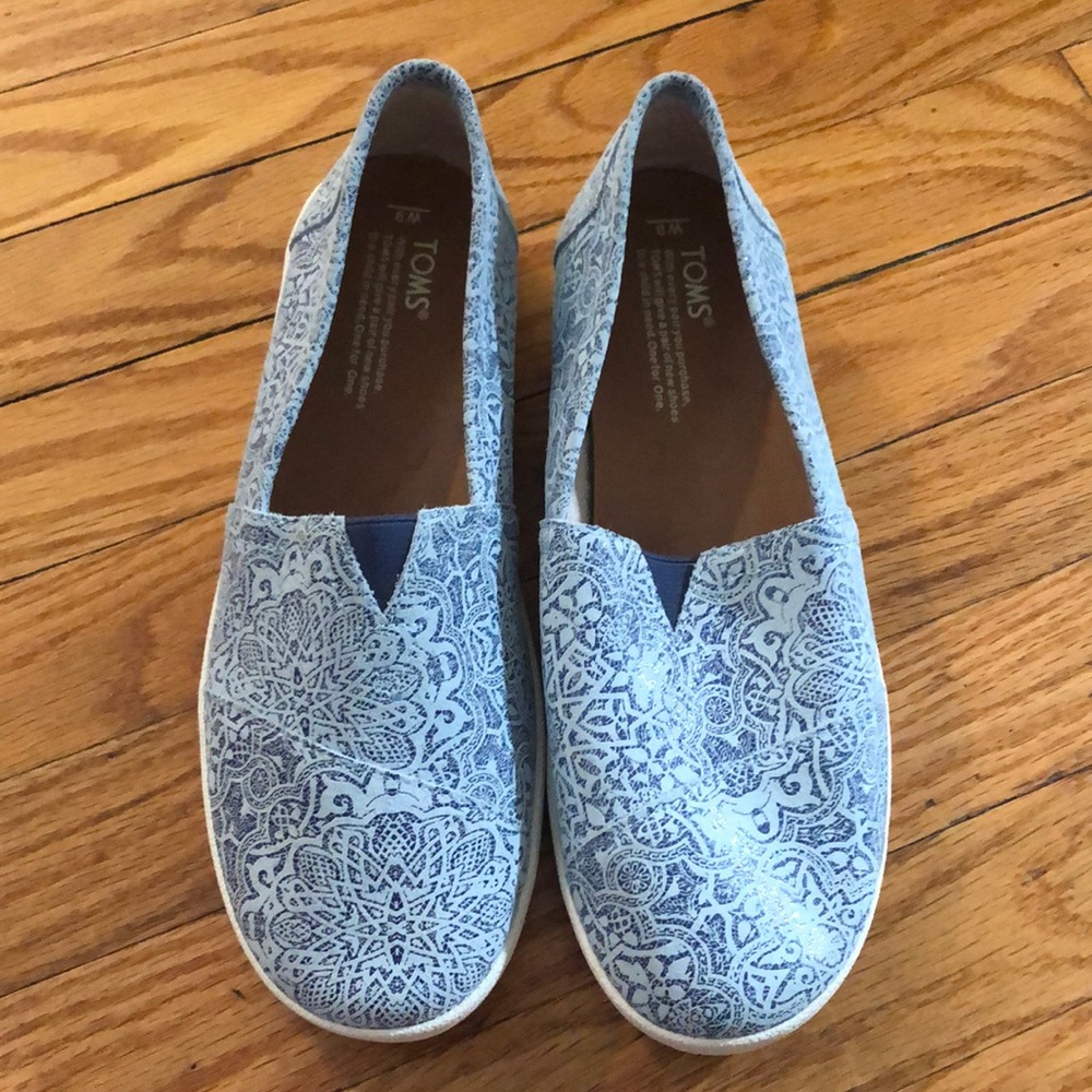 Women’s TOMS Avalon shoes